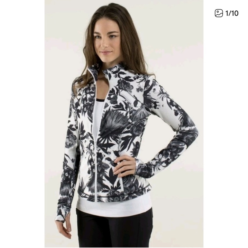lululemon athletica Black and White Floral define Forme jacket size 6. See photo